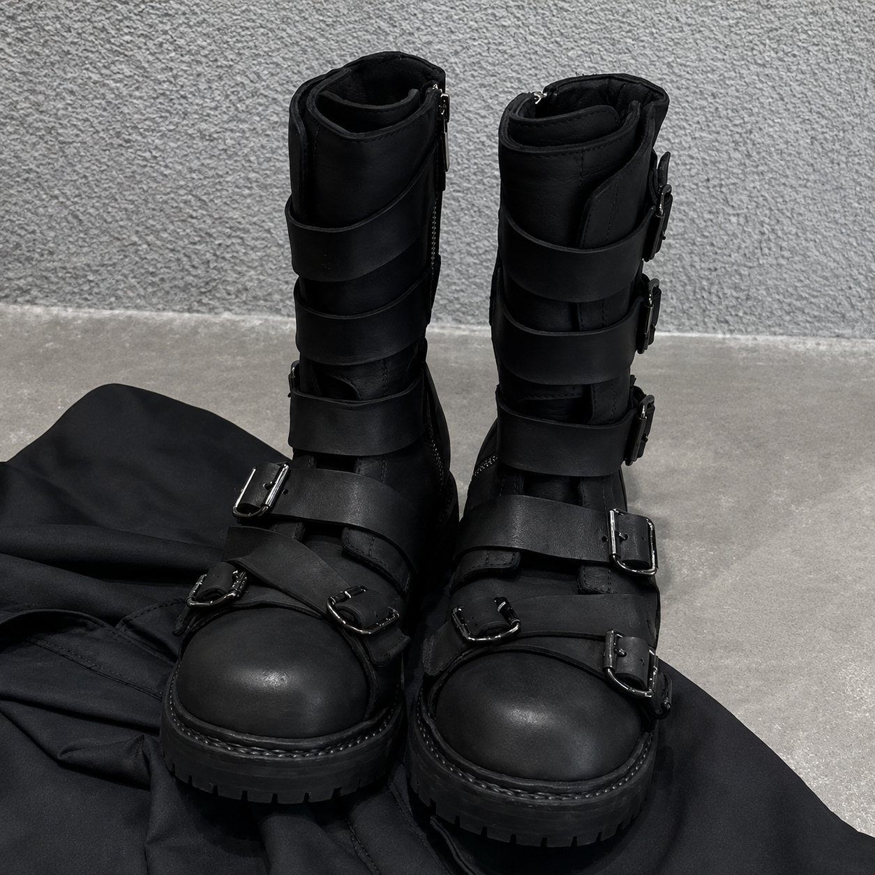 BOMNVOYAJ BUCKLED BOOTS